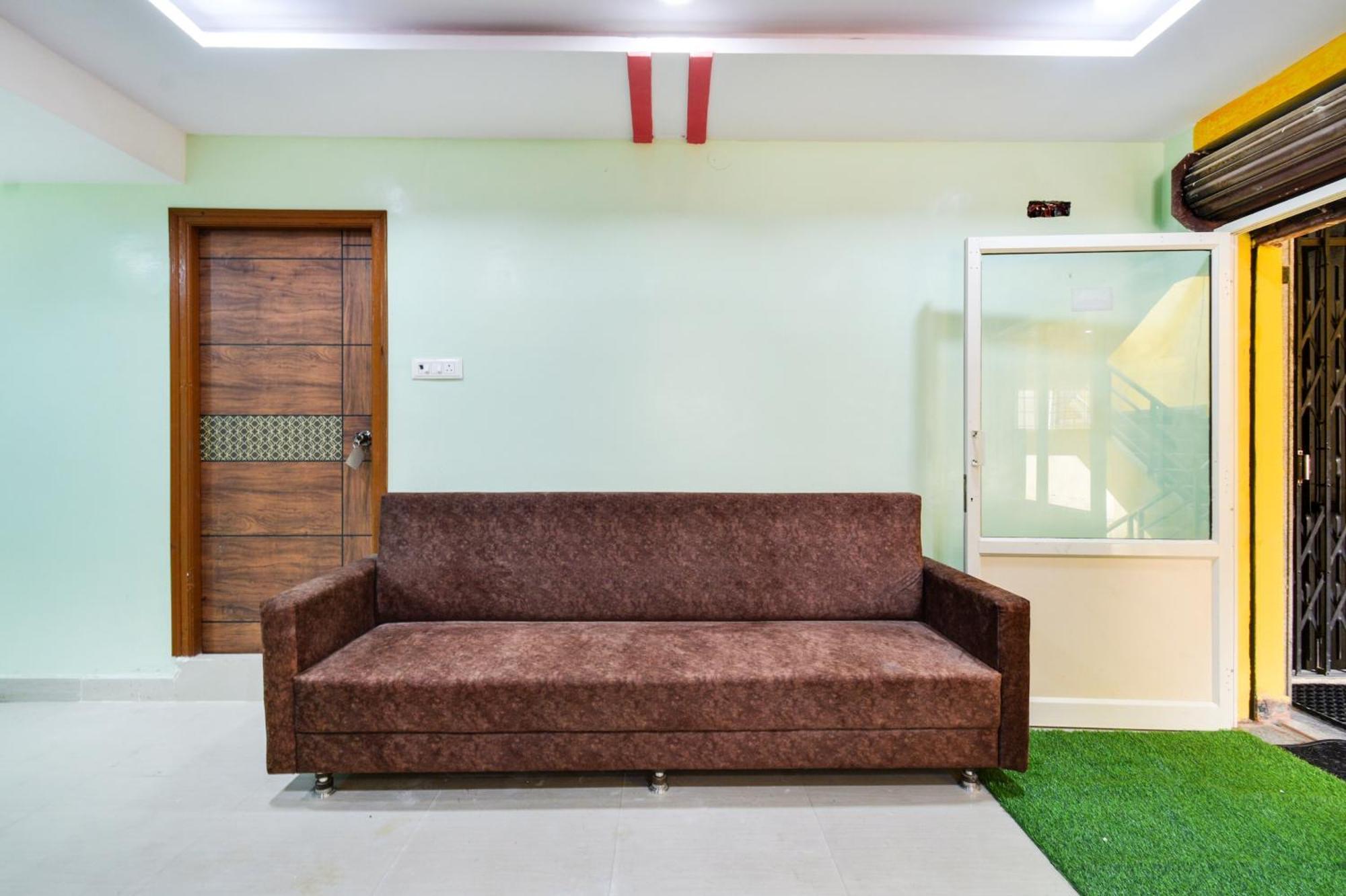 Hotel O Lucky Grand Hyderabad Exterior foto